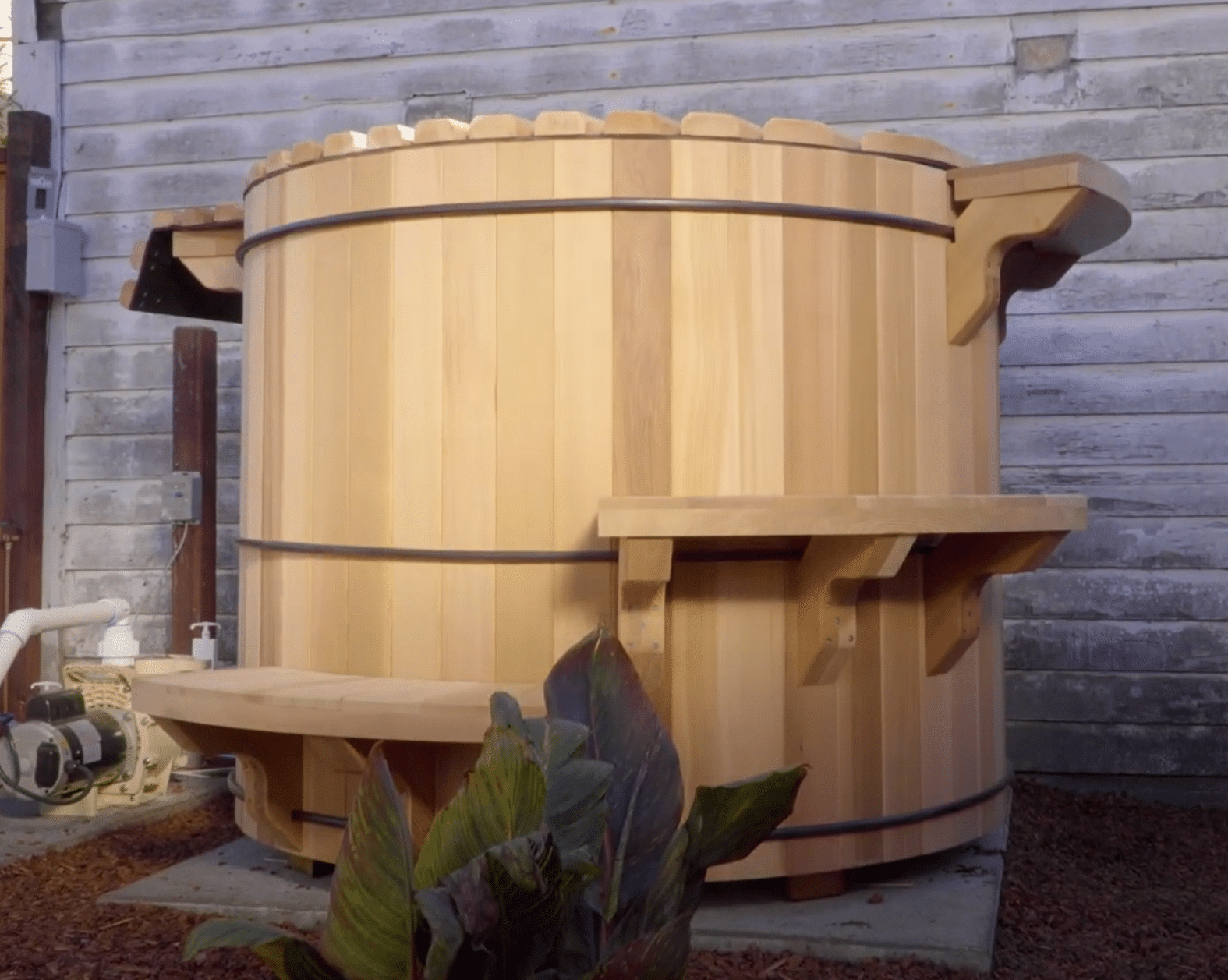 13 Cedar Hot Tub Ideas Plus DIY Kit - Backyard Workspace