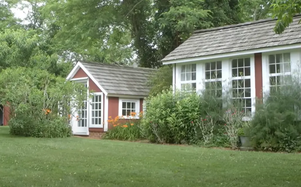 complex garden room